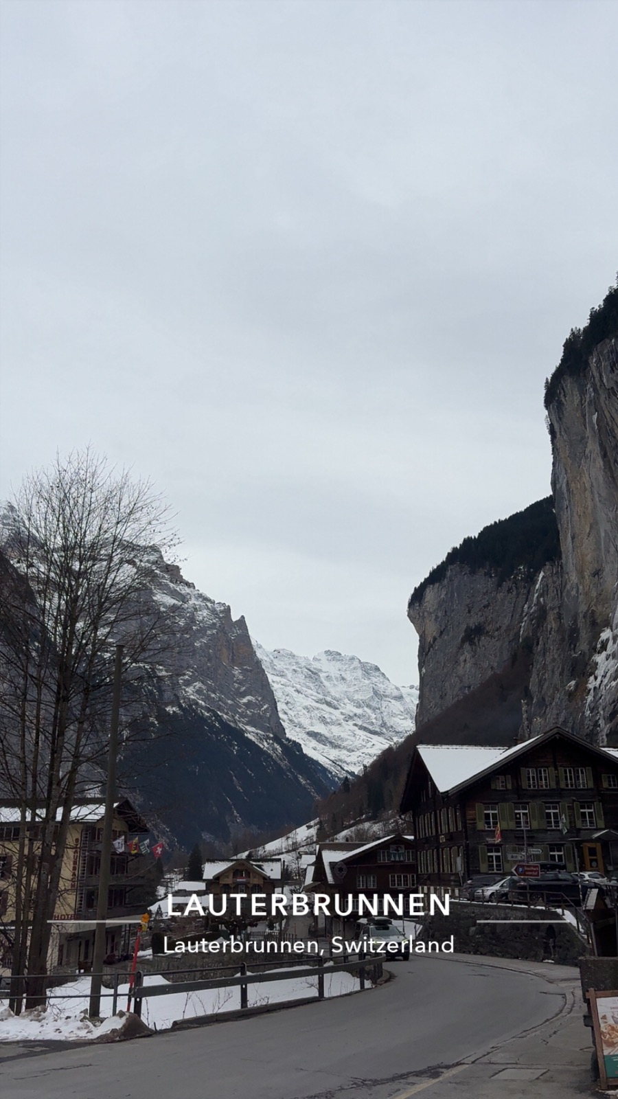 Lauterbrunnen vadisi, dik kayalıklar ve kar kaplı dağlar