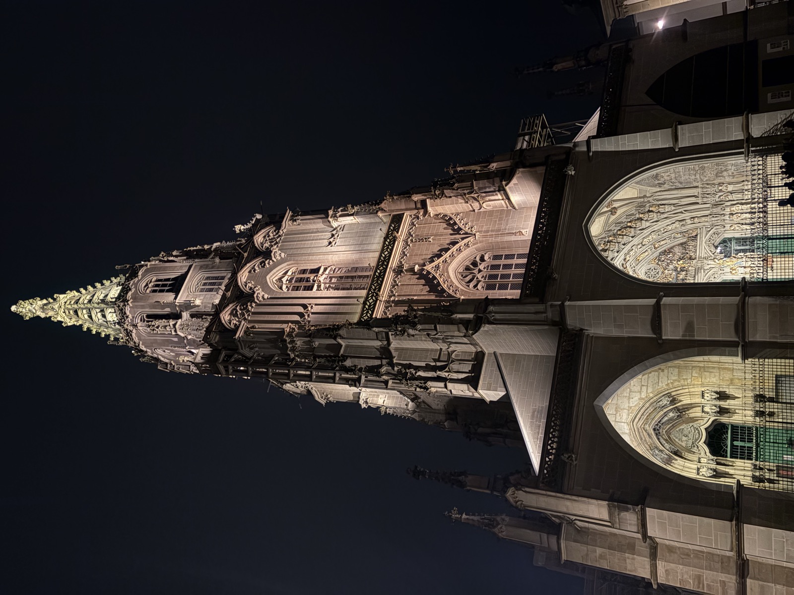 Bern Münster katedrali, gece aydınlatması