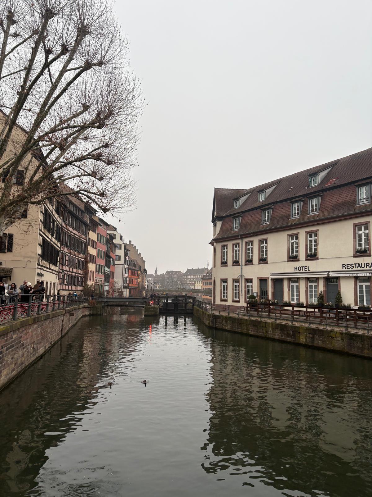 Strasbourg kanalı ve döner köprü