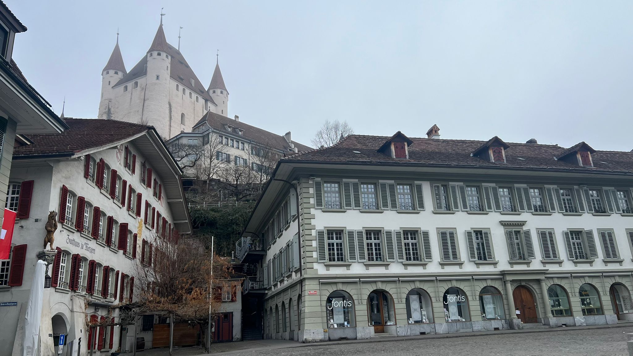 Schloss Thun, meydandan görünüm