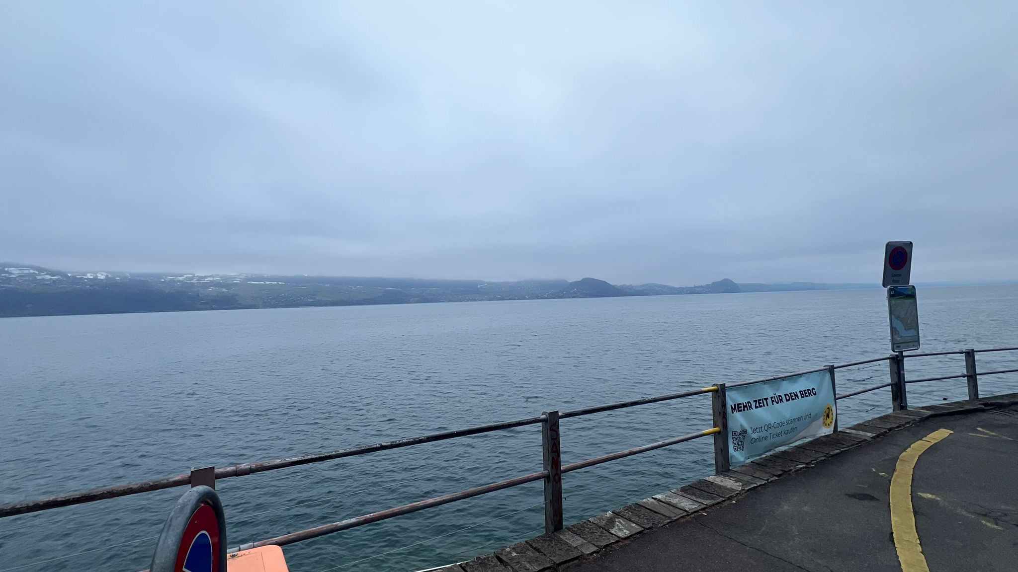 Thunersee kıyısında iskele